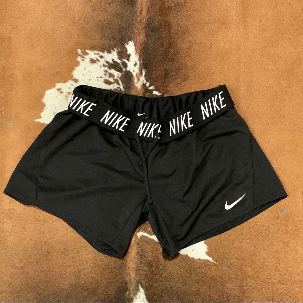 Black Nike drawstring shorts Size Medium NWOT